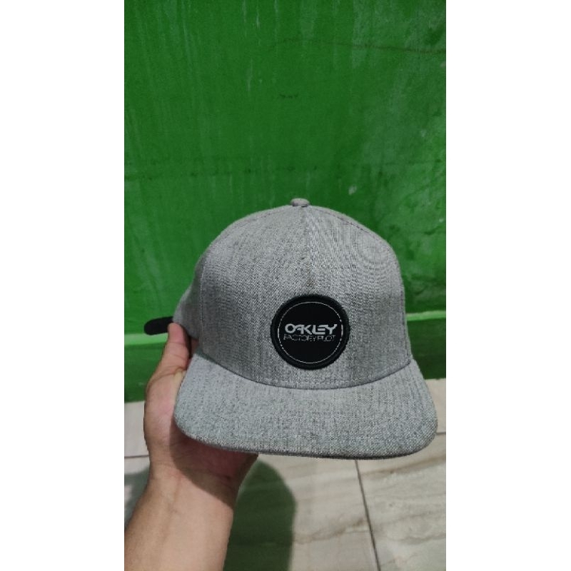 topi oakley factory pilot