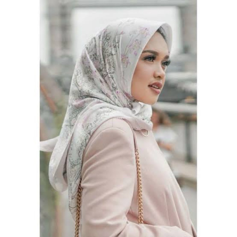 (Preloved) Buttonscarves British Series in White