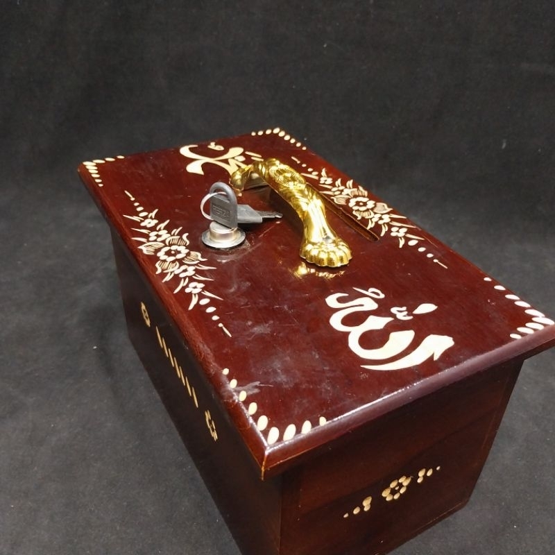 Kotak amal kayu jati