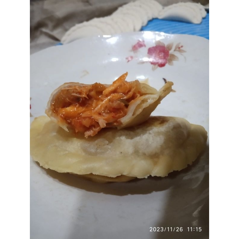 

Cireng isi ayam suwir pedas (isi 15pcs mentah)
