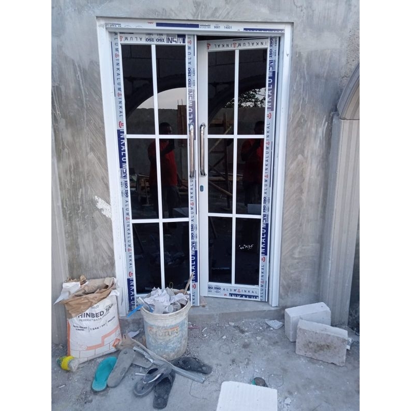 kusen pintu aluminium kombinasi ornamen
