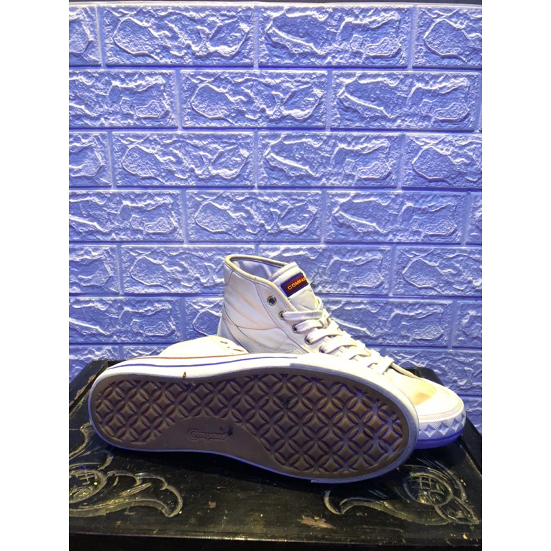 sepatu Second compass