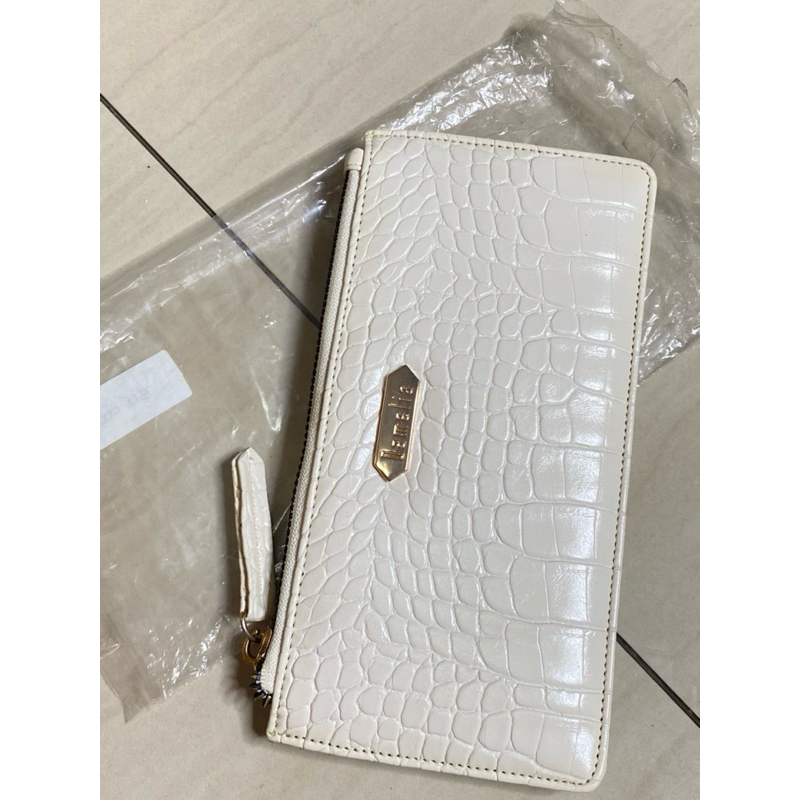 Dompet Putih Damelia