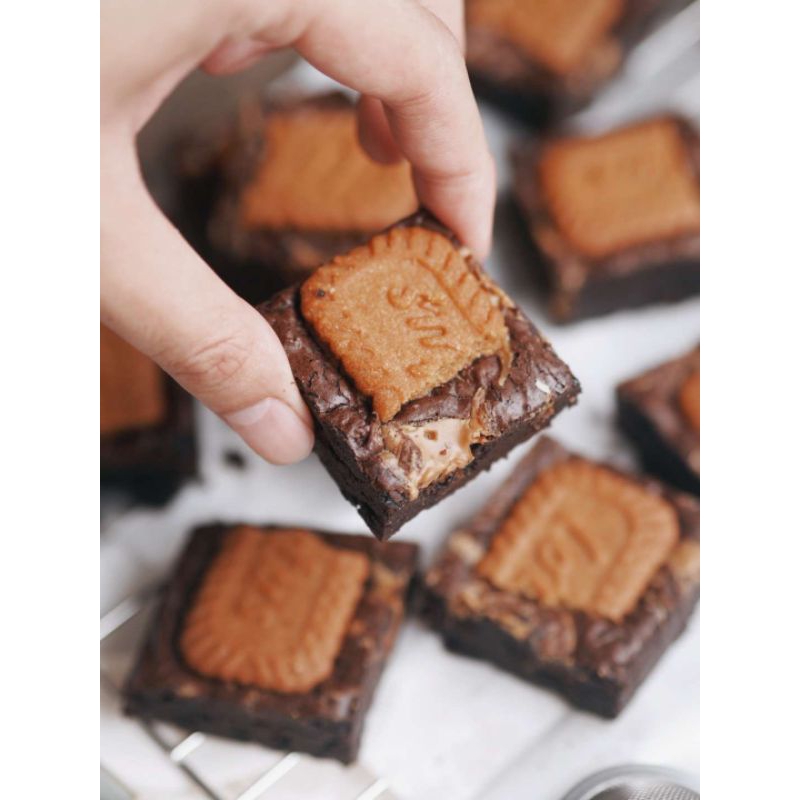 

Fudgy Brownies Lotus Panggang 20x10 20x20