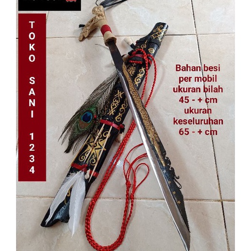 Beli sekarang nikmati gaya yang tak terlupakan Mandau ukuran 65 cm suku Dayak asli Kalimantan