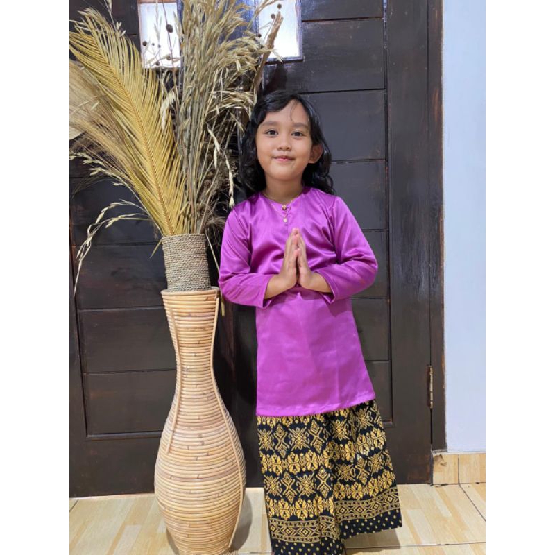 1 stell baju kurung anak perempuan bahan satin rok motif songket Setelan baju kurung anak perempuan 