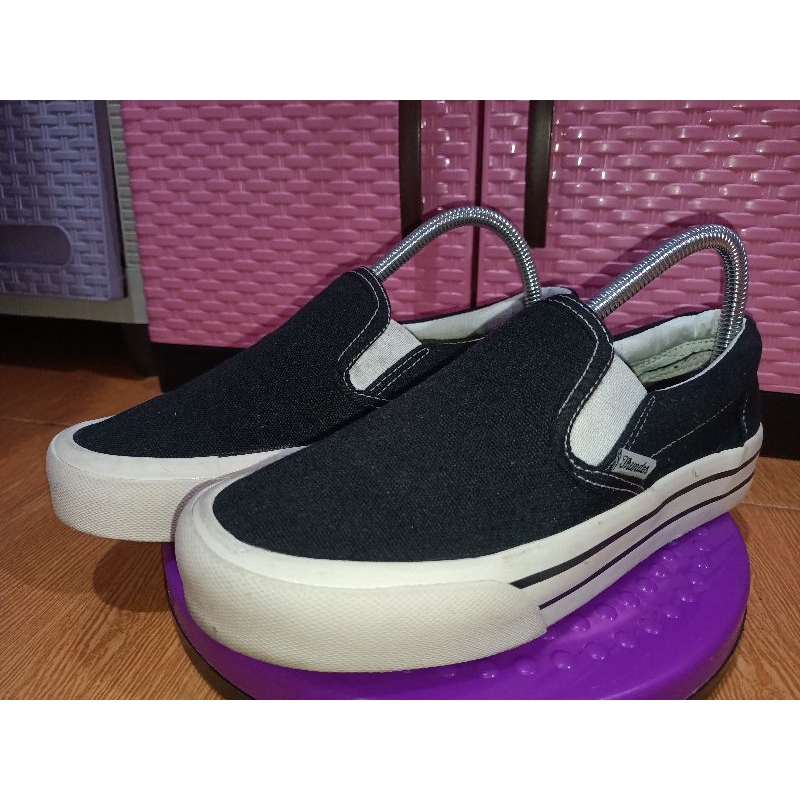SEPATU THUNDER BEAR SLIP ON