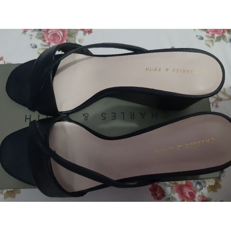Preloved Sandal charles and keith