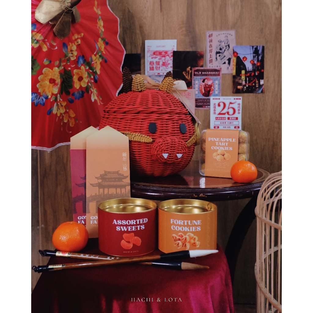 

MS. LONG Hachi & Lota | Hampers Imlek / Hampers CNY / Parcel Kue Sincia 2024