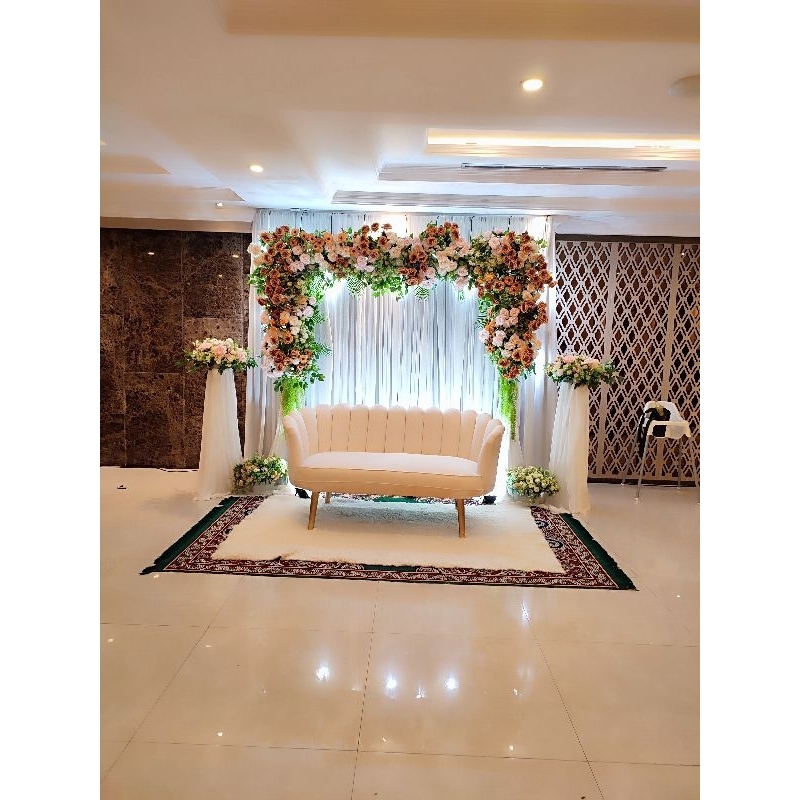 Dekorasi pernikahan simple 2 meter + 1 kursi duduk panjang