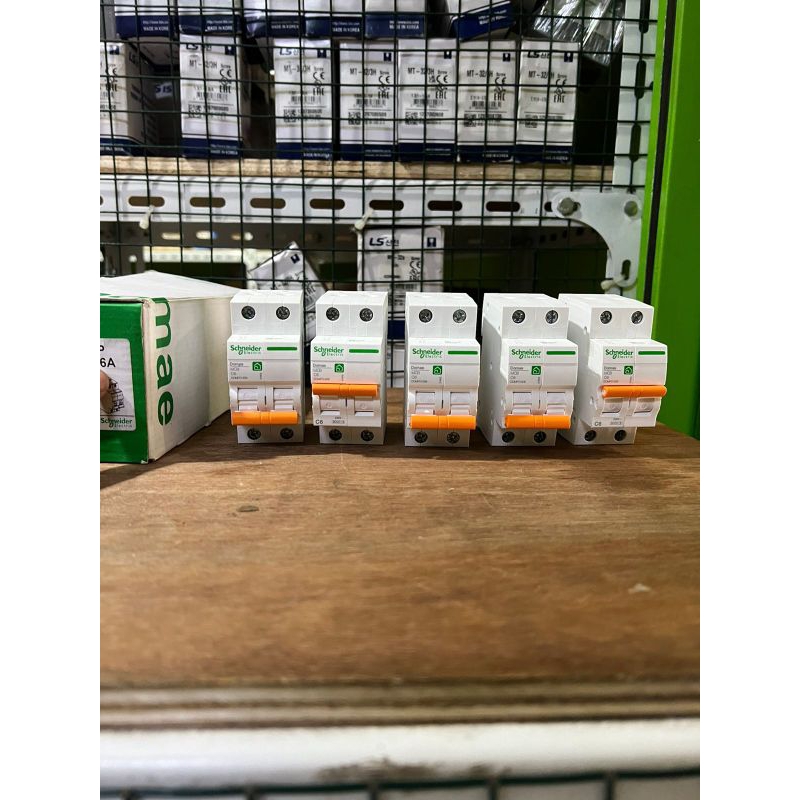 MCB DOMAE SCHNEIDER 2P 4A DOMF01204 ORIGINAL ASLI