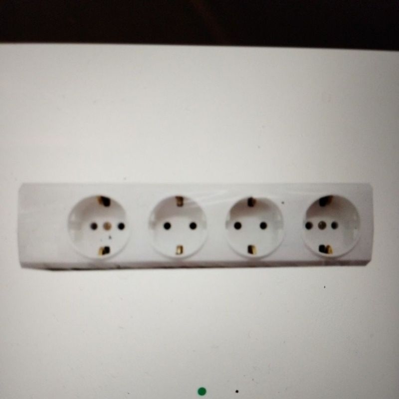 STOP KONTAK BROCO 4 LUBANG