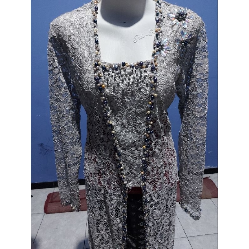 kebaya pengantin abu abu