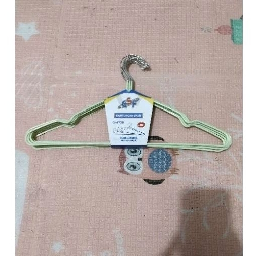 gantungan baju gsf isi 10