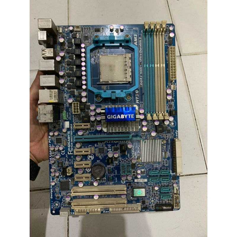 Motherboard gigabyte GA-MA770T-UD3 socket AM3 ddr3, normal minus backpanel