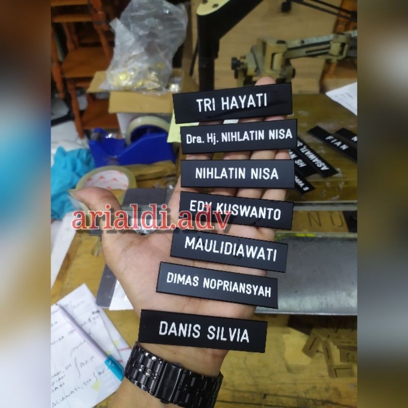 

Papan nama dada grafir hitam doff full magnet hitam nemetag dove magnet besar hitam RB9