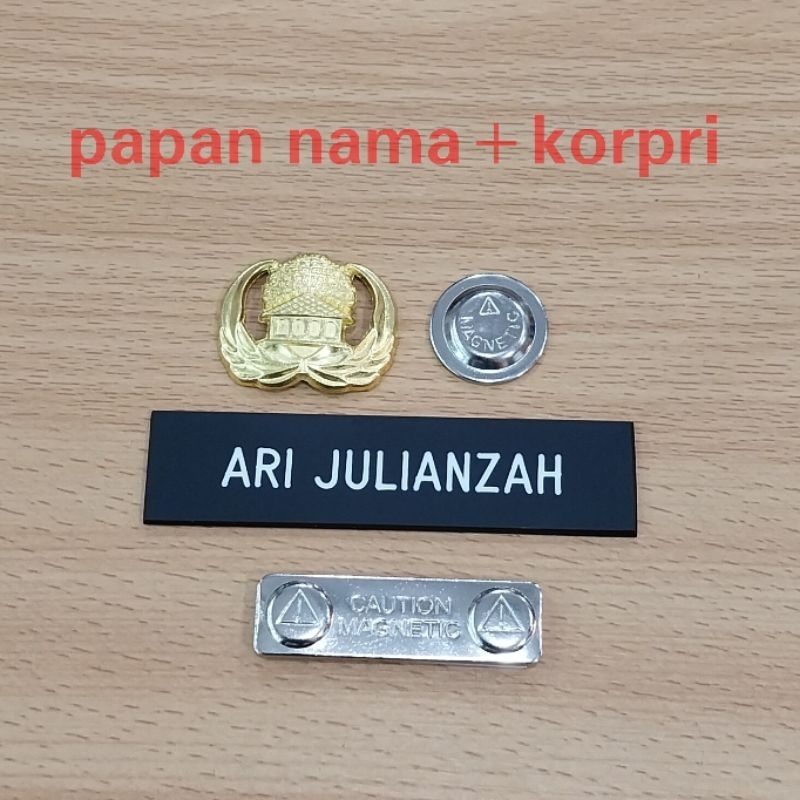 

Satu set papan nama dada grafir hitam doff full + pin korpri magnet