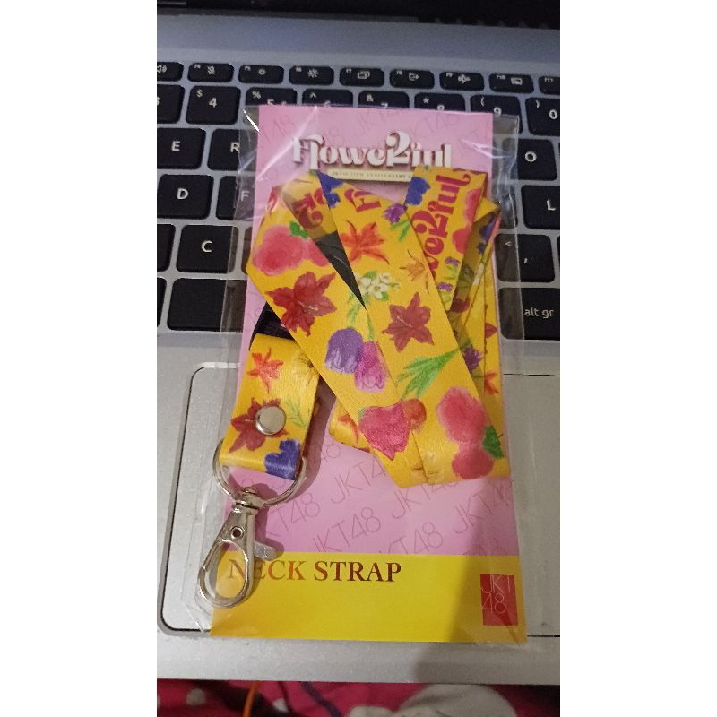 

Lanyard Official JKT48 FLOWERFUL Kuning