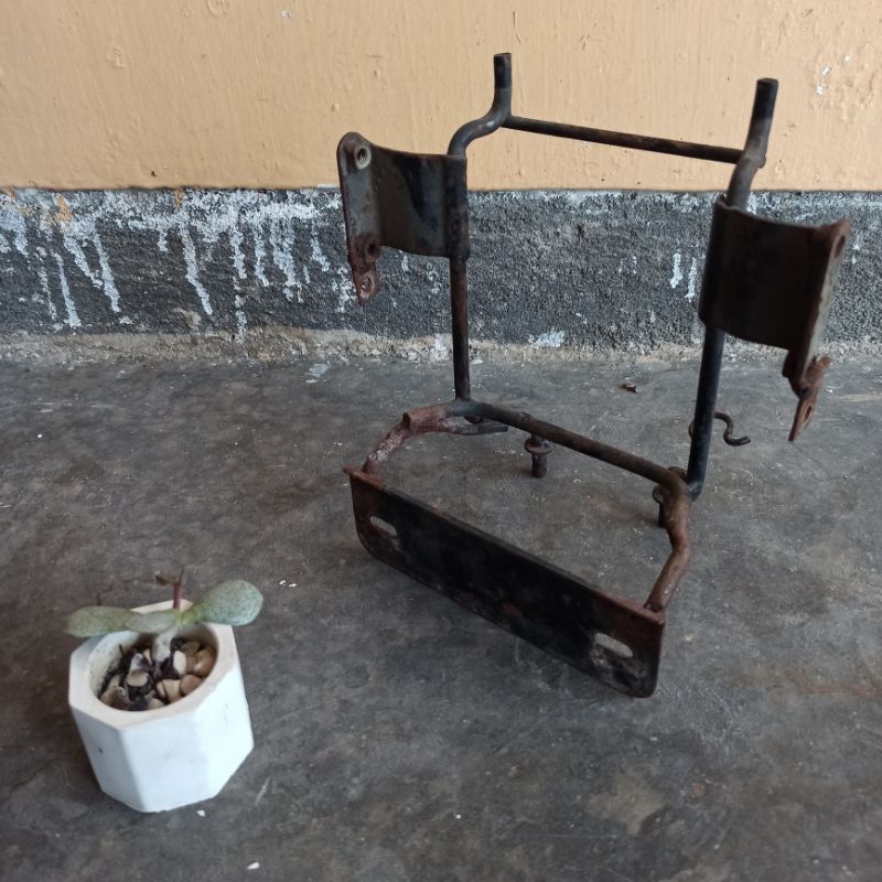 Breket/ dudukan/ Pangkon Lampu Tiger Revo Barong Ori Copotan