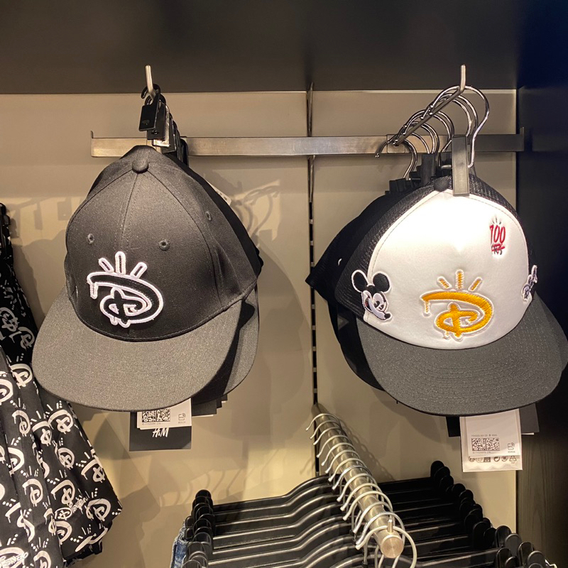 Topi Disney x H&M Original Store