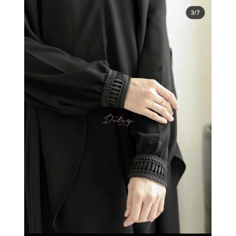 Ditsy Linnaea Lura Black XL