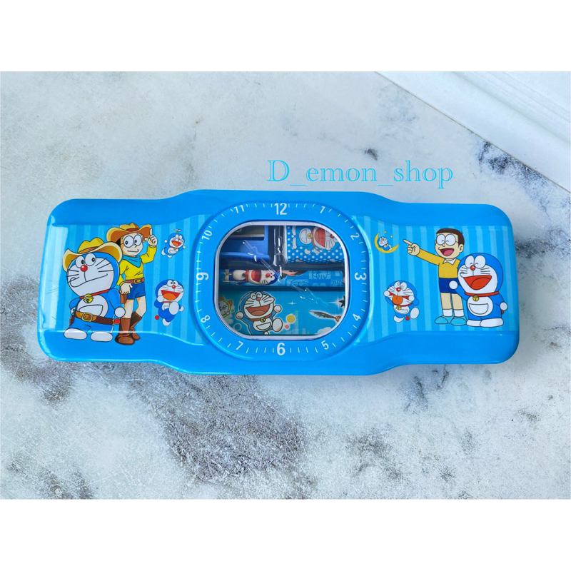 

Kotak Pencil Bahan Kaleng / Tempat Pensil / Kotak Pencil Doraemon / Tempat Pensil Doraemon / Kotak Pensil Karakter Jam / Tepak Bentuk Jam Tangan / Tempat Alat Tulis