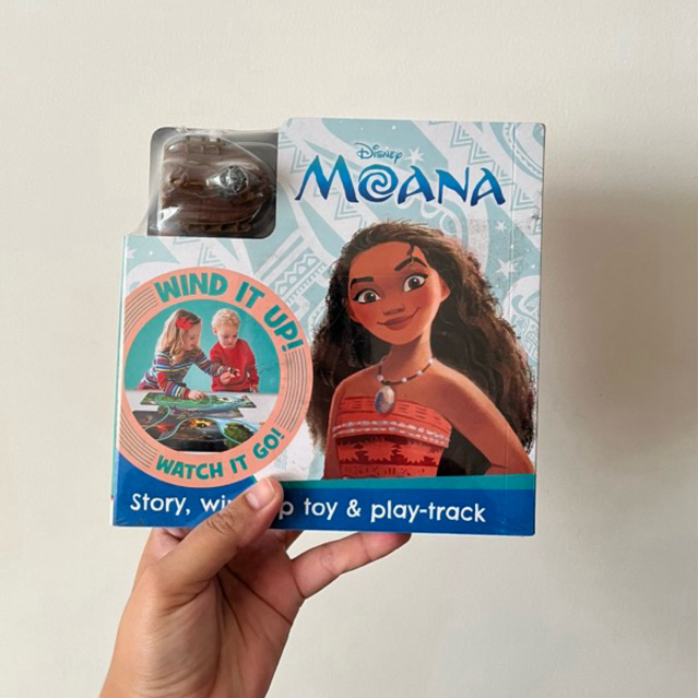 Disney Moana (Busy board with wind-up car & track)