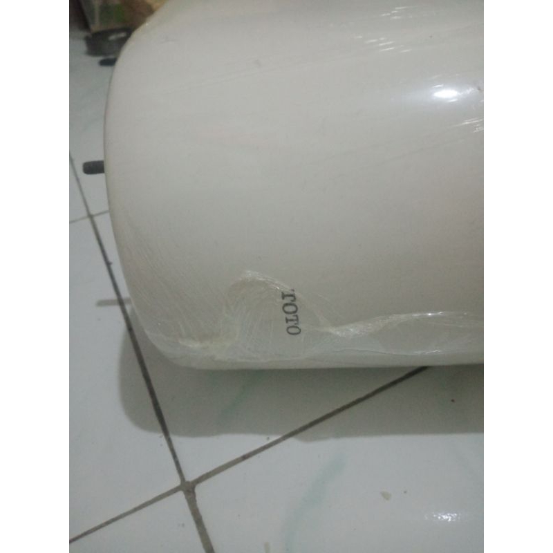 Tangki kloset duduk tipe sw 420jp toto.