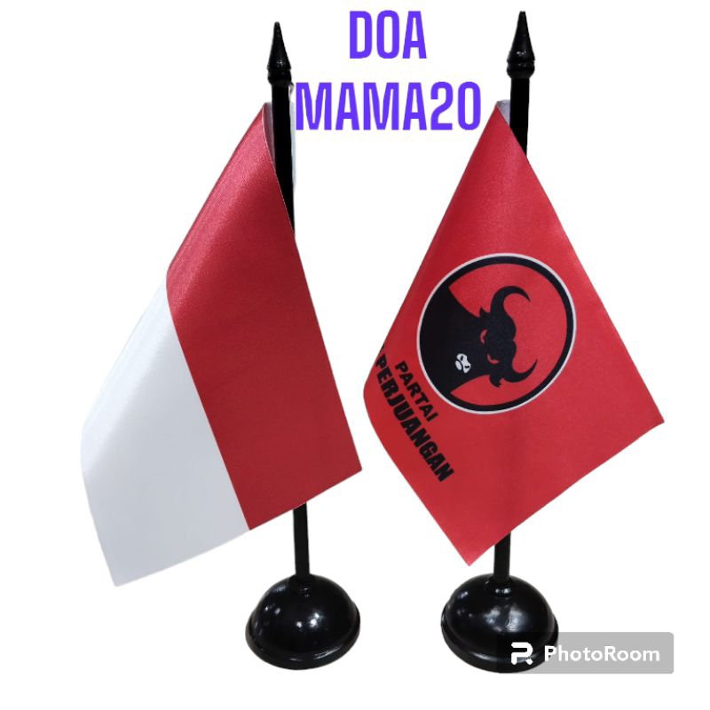 

tiang kayu meja set sama bendera merah putih dan PDI PERJUANGAN