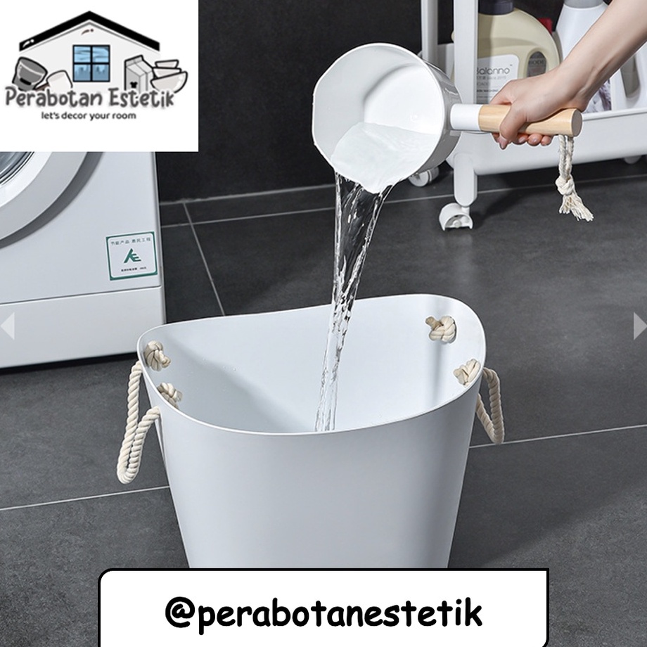 Ready Stock Ember Putih Estetik Tali Mewah Multifungsi Gayung Peralatan Kamar Mandi Toilet Perlengka