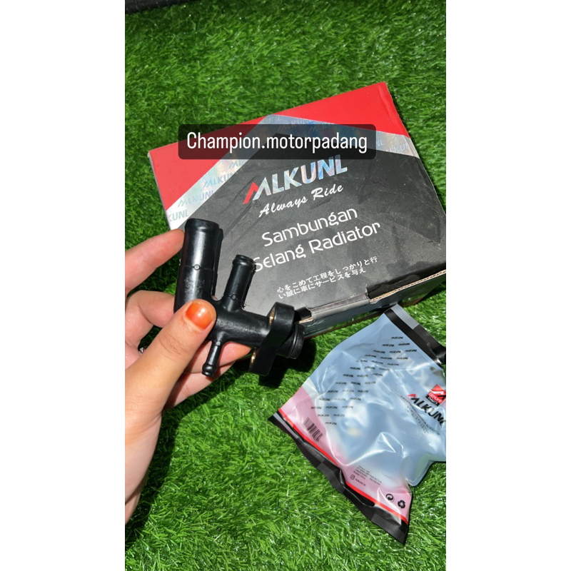 sambungan slang radiator Vario 125 Merk mikuni