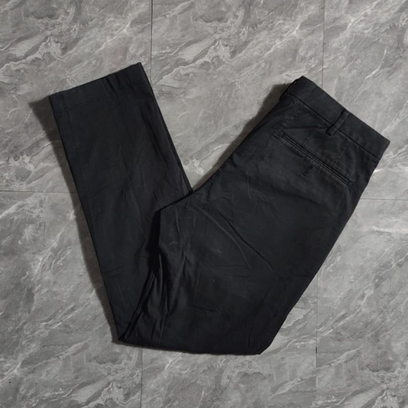 Celana Panjang Chino Uniqlo Slim Fit Second original ( Hitam )