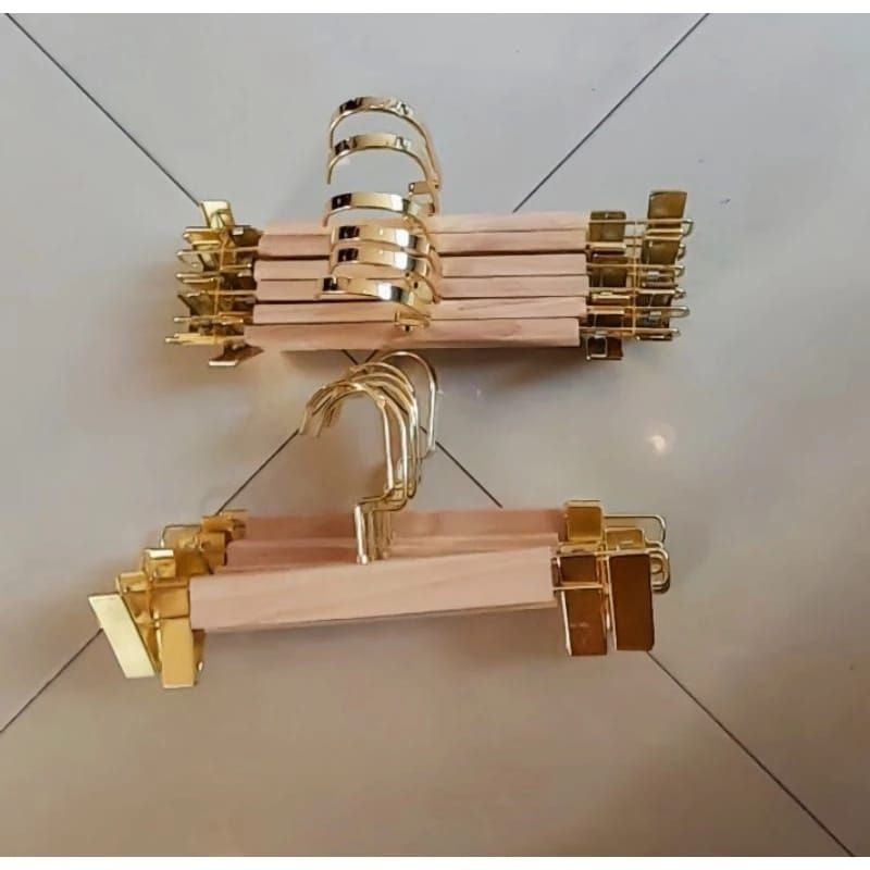 Hanger kayu / hanger kayu jepit premium / hanger kayu jepit impor / hanger kayu jepit gold / hanger 