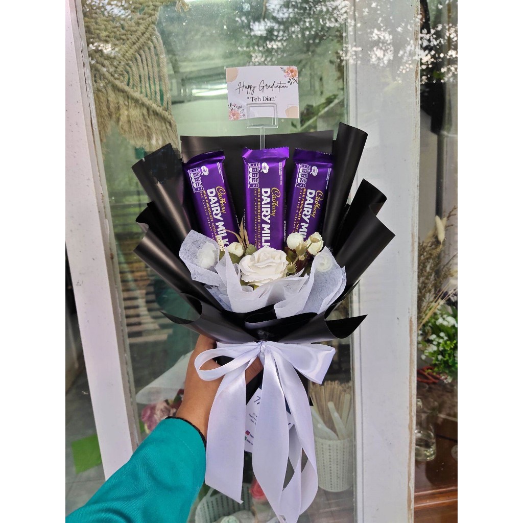 

Bouket Coklat Dairy Milk 62gr /Bouket Wisuda/Ultah/Hari Guru/Valentine