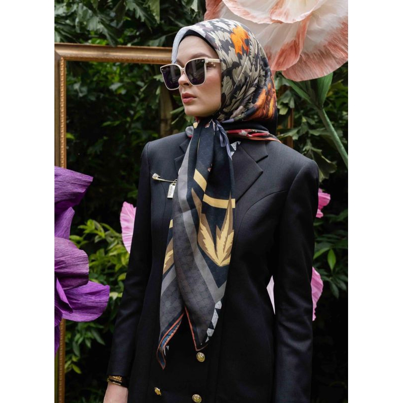 Vivi Zubedi Scarf