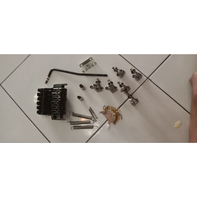 tremolo edge japan ibanez dan dryer dua biji gold dan ibanez premium dan switch schller 5 way