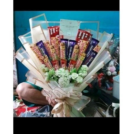 

Bucket Coklat Bouquet Coklat Anniversarry