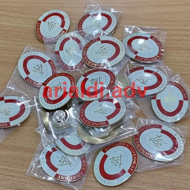 pin KAI kuningan magnet pin kongres advokat kuningan magnet