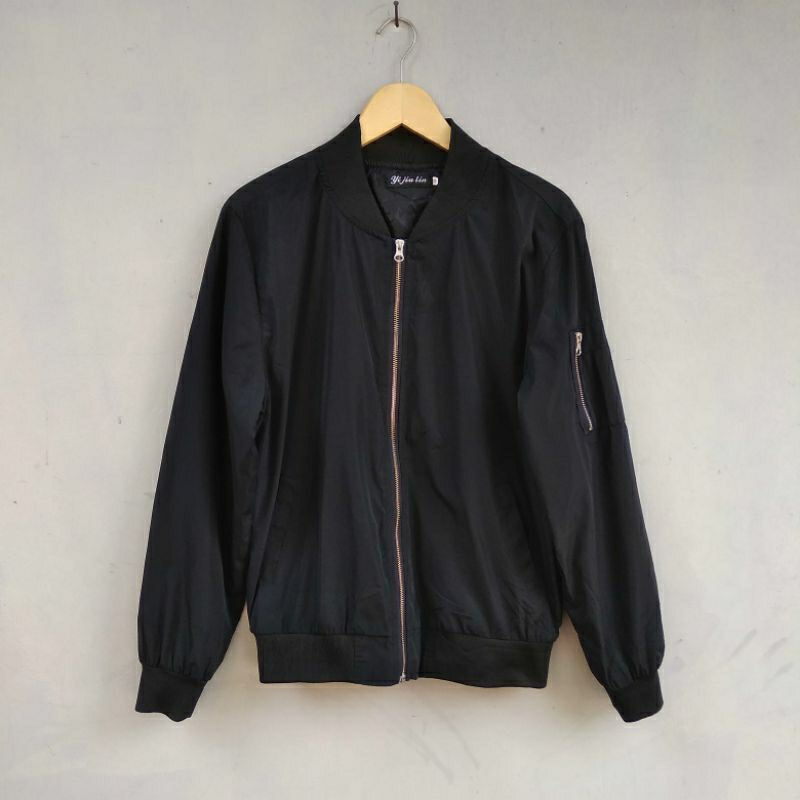 JAKET BOMBER HITAM SECOND