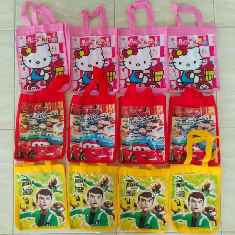 

Paket 1 Lusin (12 Pcs) - Merah Pink Kuning - Tas Hampers Goodie Bag Anak Spunbond Ulang Tahun Bingkisan Hello Kitty Car Mobil Benten Tote Bag Mini Kecil Mungil