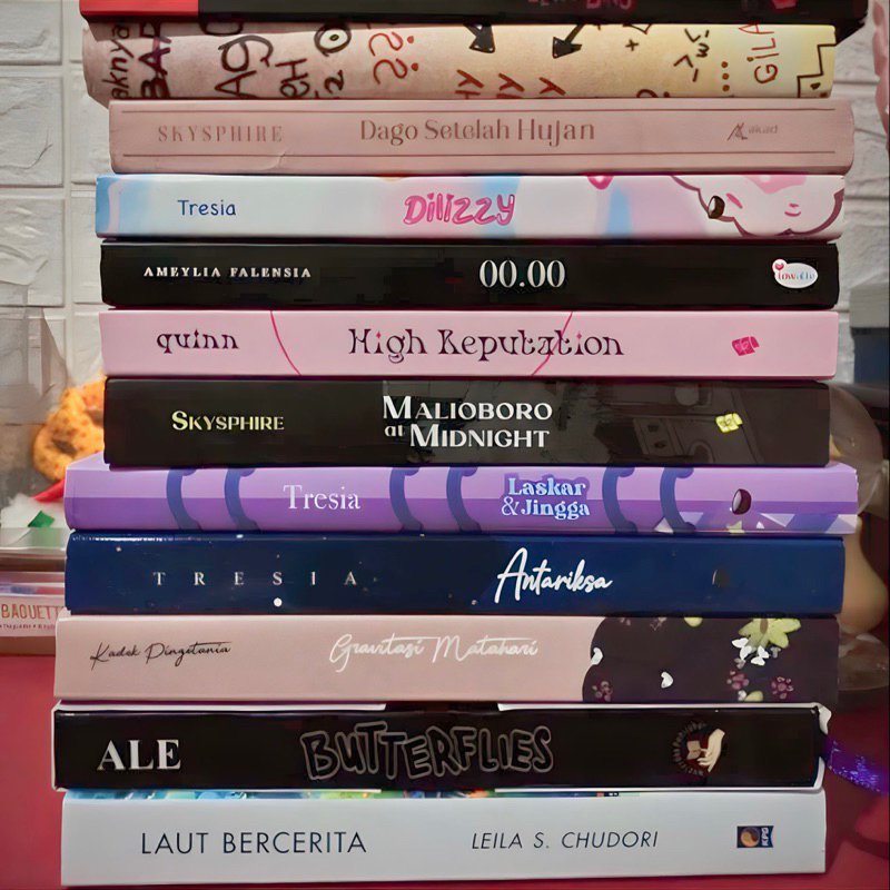 wts // want to sell preloved novel au wattpad goodcondi original turning page gravitasi matahari als