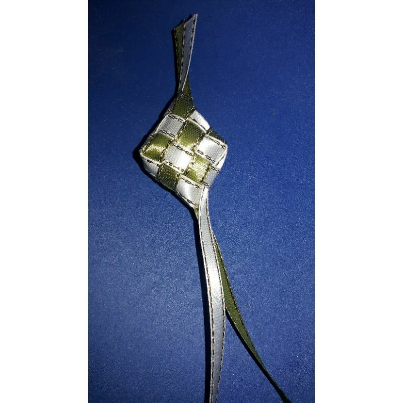 

ketupat hias pita satin ukuran lebar pita 6mm