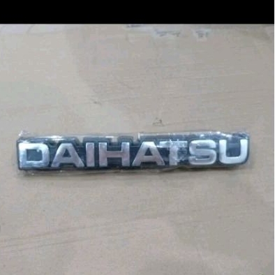 emblem logo daihatsu di grill taft gt hiline rocky tulisan daihatsu di grill depan taft gt rocky hil