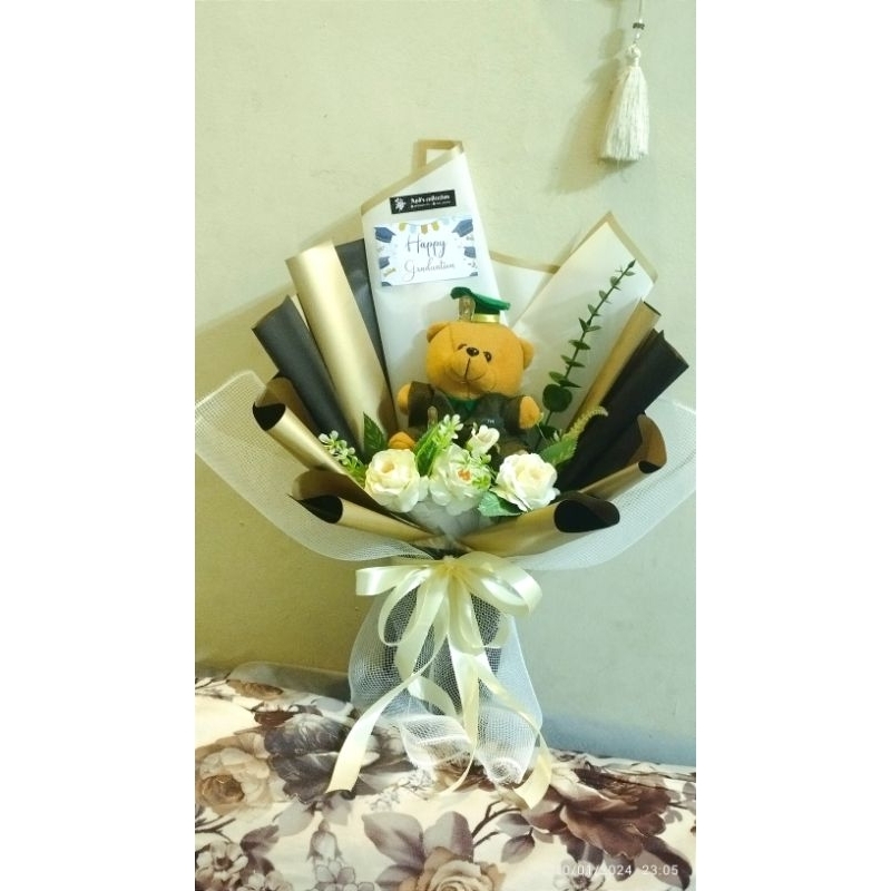 Bucket bunga artificial boneka wisuda profesi TNI