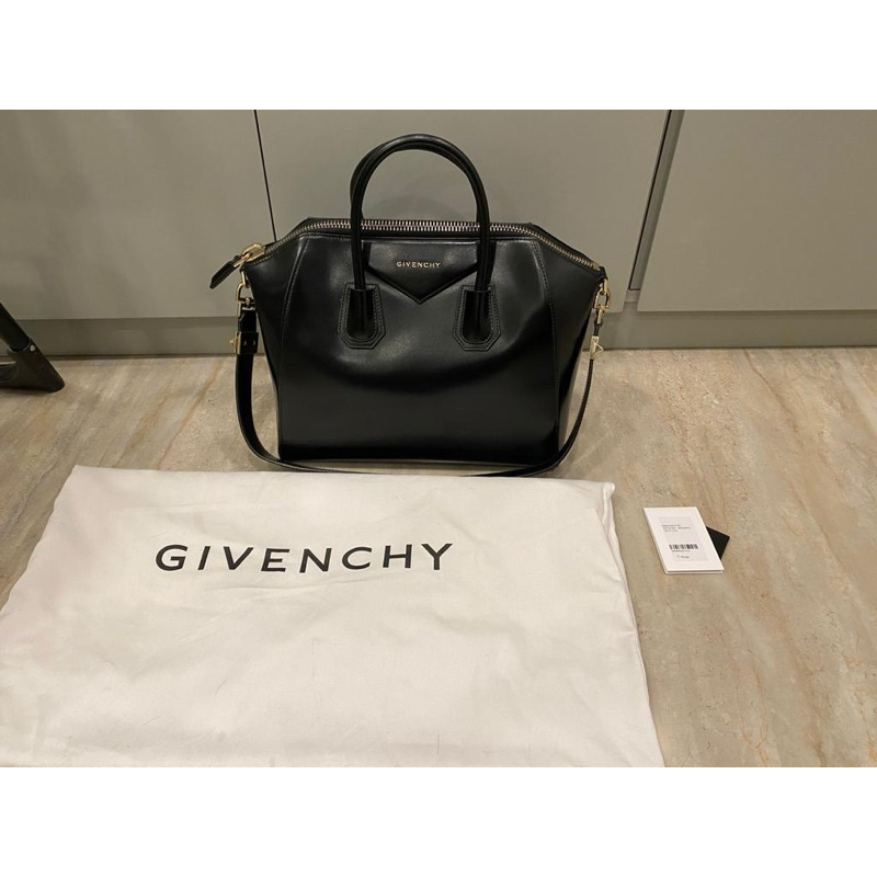 givenchy antigona medium