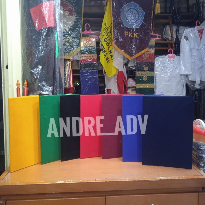 

Adn map beludru costum logo sablon warna ukuran 23x34cm
