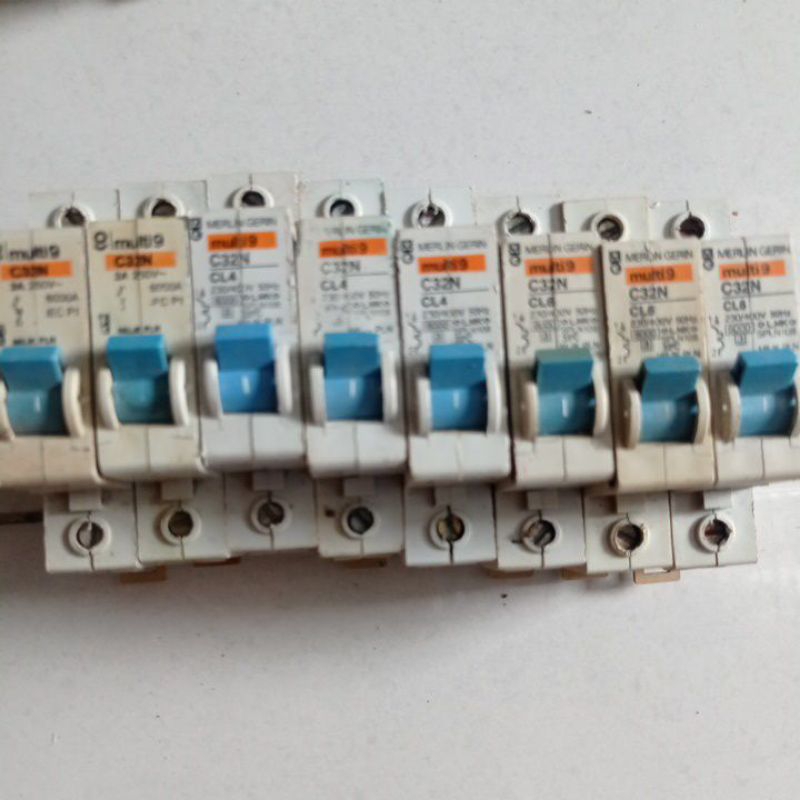 mcb multi/Merlin gerin handel biru