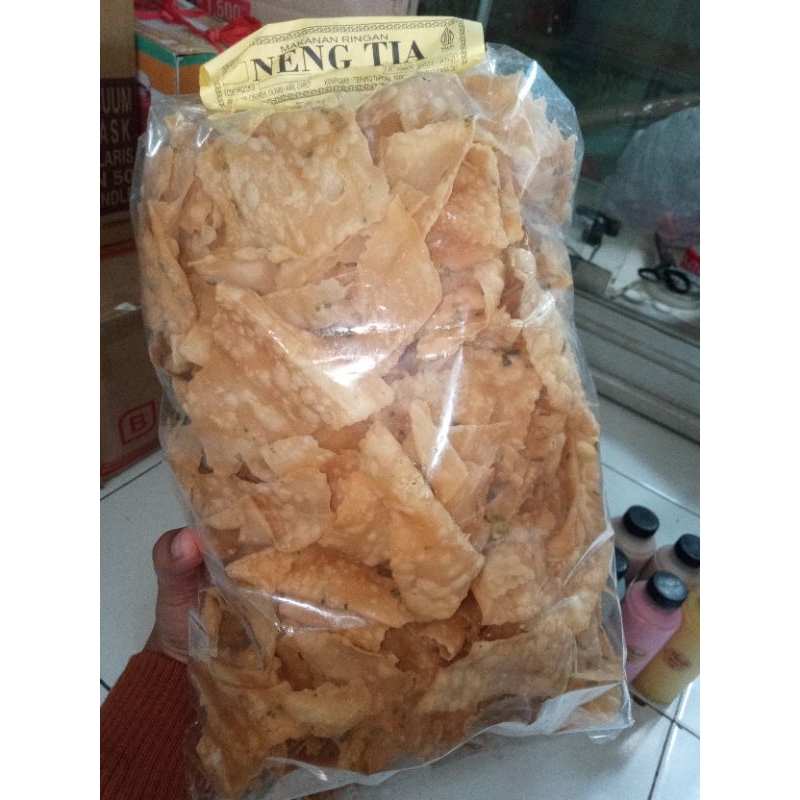 

keripik pangsit/jinten/keripik bawang II kemasan 1/2kg