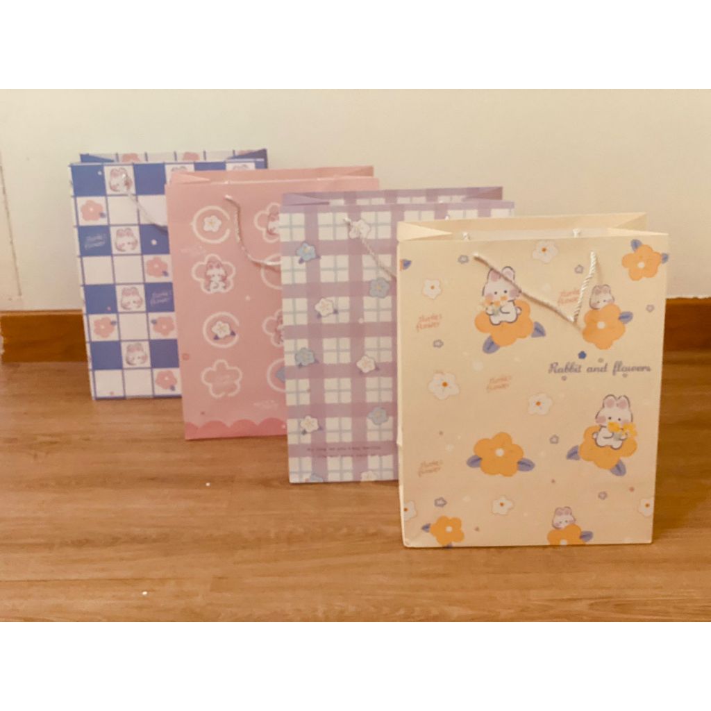 

SHOPPING BAG KANTONG KERTAS IMPORT RABBIT AND FLOWERS