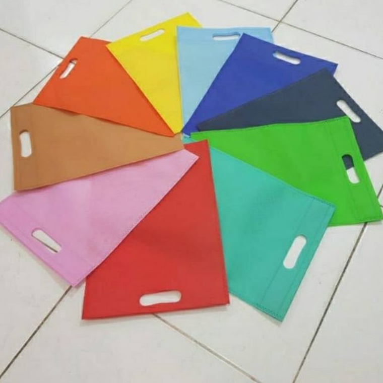 

Harga Terendah Goodie bag oval 25x35kodian isi 2pcsgoodie bag plong
